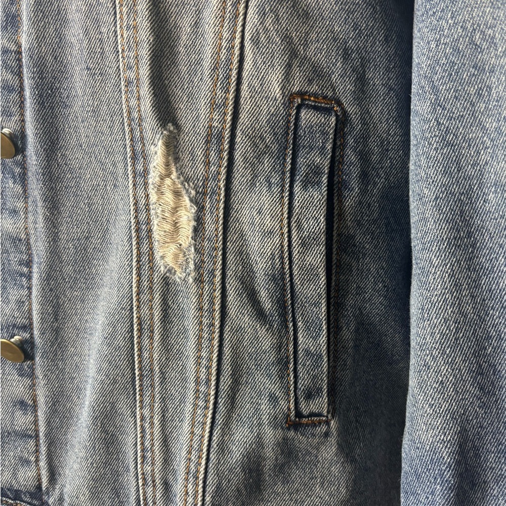 Bluivy Over Sized Denim Jacket With Removable Fur - Picture 5 of 13